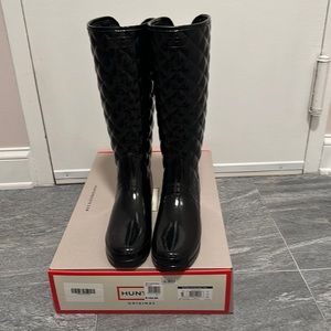 Hunter rain boots like new comes with original box size 9